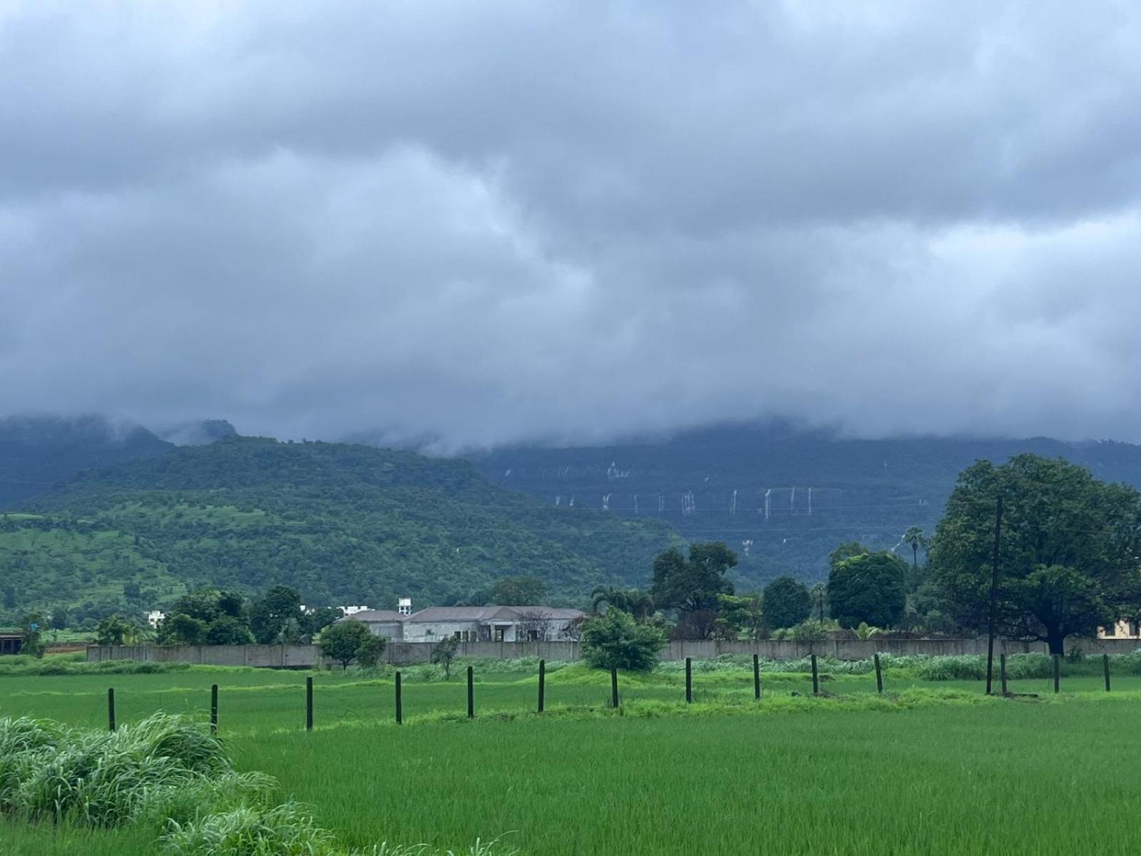 ホテル Sai Farm カルジャット エクステリア 写真
